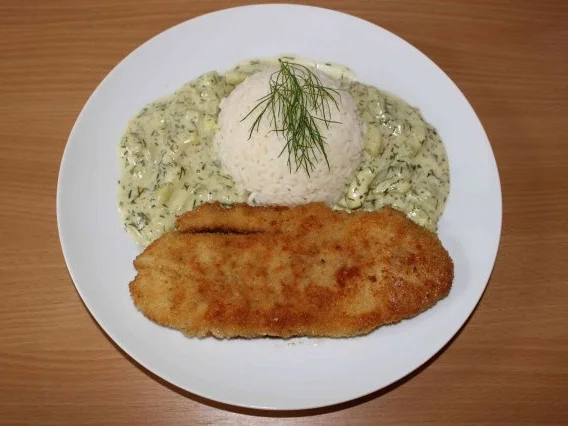 Rotbarschfilet paniert mit Schmorgurken und Reis - Rezept - Bild Nr. 2