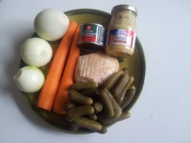 Rinderrouladen mit Rotweinsoße, Mischhack-Füllung, Zwiebeln, Speck und Gewürzgurken - Rezept - Bild Nr. 19