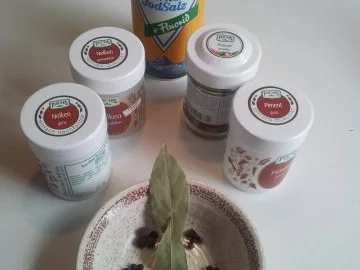 Rinderrouladen mit Rotweinsoße, Mischhack-Füllung, Zwiebeln, Speck und Gewürzgurken - Rezept - Bild Nr. 23