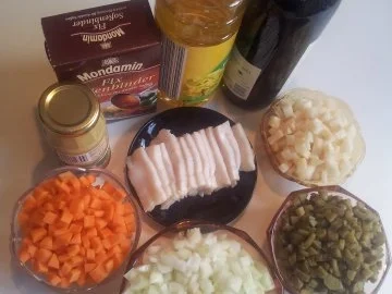 Rinderrouladen mit Rotweinsoße, Mischhack-Füllung, Zwiebeln, Speck und Gewürzgurken - Rezept - Bild Nr. 13