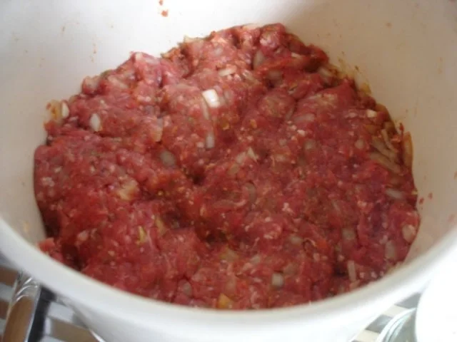 Cevapcici mit Pommes frites und Tomatensalat mit Mozzarella - Rezept - Bild Nr. 5