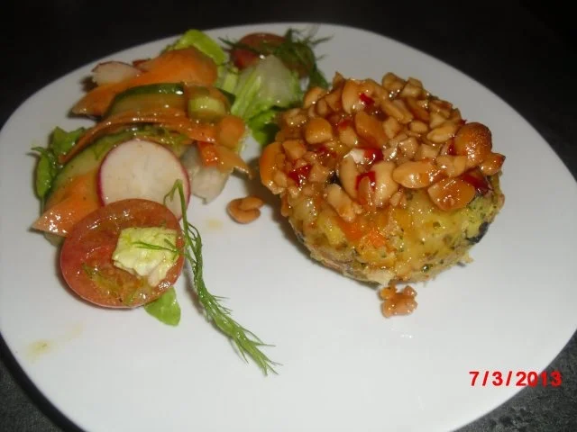 Muffin -- Tofu-Gemüse-Buchweizen mit Chili-Erdnuss-Sosse - Rezept