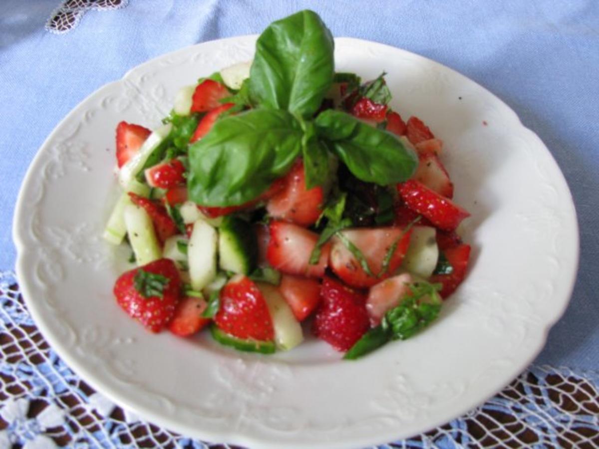 Salat: Gurken-Erdbeer-Salat - Rezept