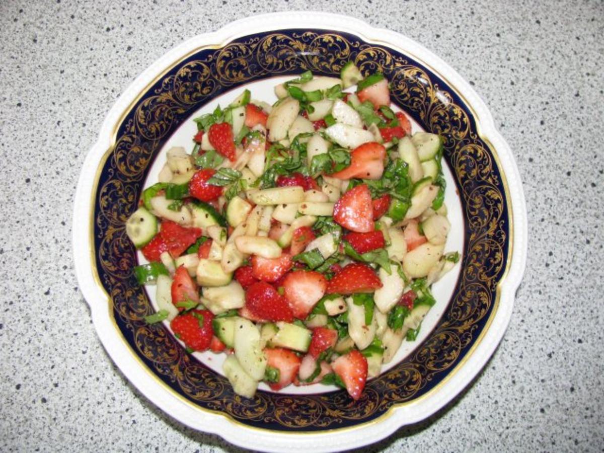 Salat: Gurken-Erdbeer-Salat - Rezept - Bild Nr. 2