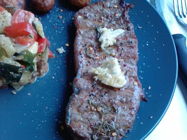 Zarte Hüfte in gesundem Umfeld oder Grillkartoffeln mit Fleisch u. -Gemüsebeilage - Rezept - Bild Nr. 8