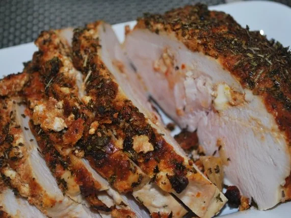 Rezept: Putenbraten mit Feta-Kräuter-Haube Putenbraten mit Feta-Kräuter-Haube - Rezept