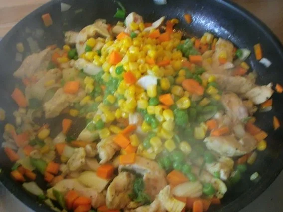 Rezept: Hähnchenpfanne "Gärtnerinnen Art" Bild Nr. 7 Hähnchenpfanne "Gärtnerinnen Art" - Rezept - Bild Nr. 7