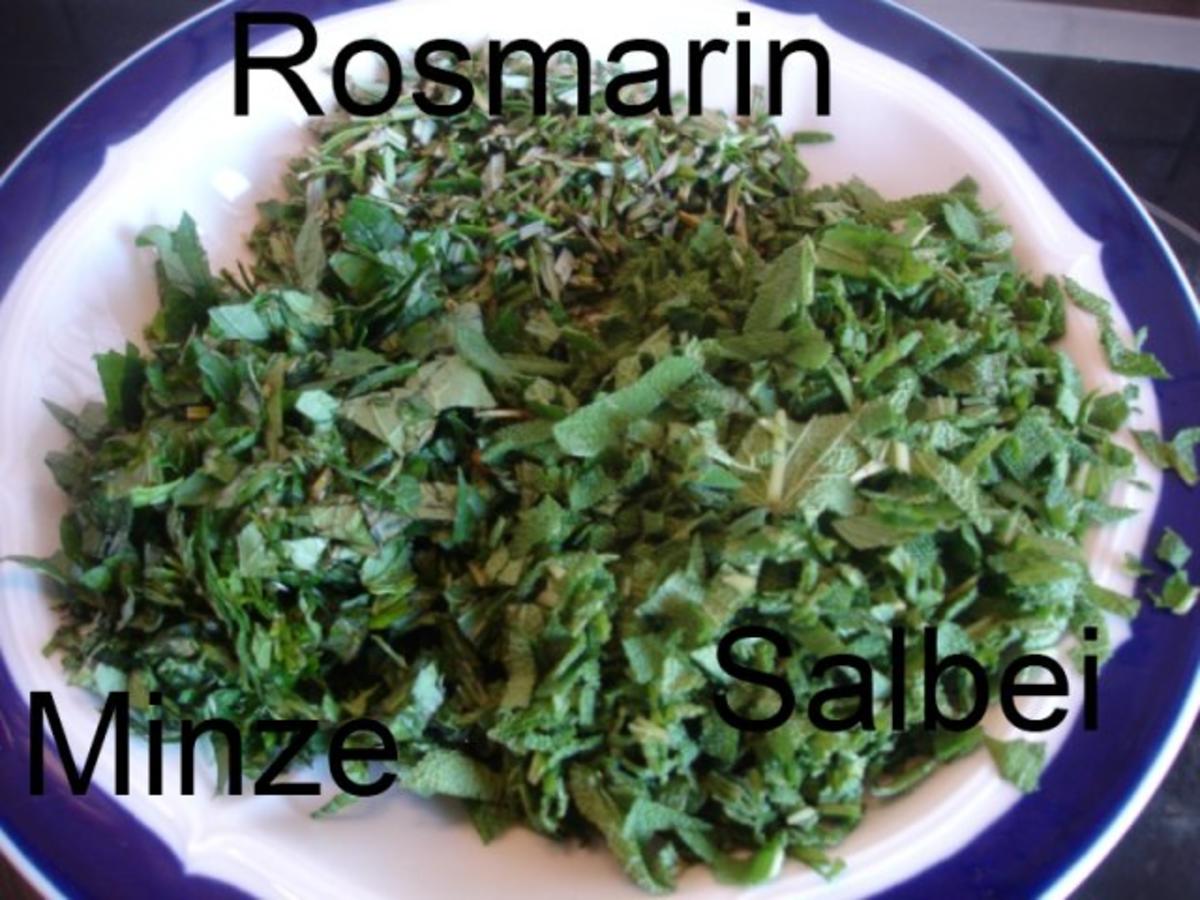 Minze-Salbei-Rosmarin-Buletten mit grünen Bohnen und Mais-Kartoffelpüree - Rezept - Bild Nr. 7