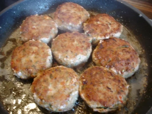 Minze-Salbei-Rosmarin-Buletten mit grünen Bohnen und Mais-Kartoffelpüree - Rezept - Bild Nr. 15