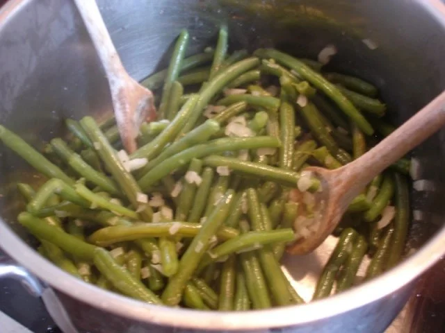 Minze-Salbei-Rosmarin-Buletten mit grünen Bohnen und Mais-Kartoffelpüree - Rezept - Bild Nr. 20