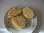 Biskuitrolle mit Buttercremefüllung - Rezept