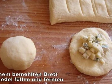 Rezept: Käseknödel aus dem Backofen Bild Nr. 6 Käseknödel aus dem Backofen - Rezept - Bild Nr. 6