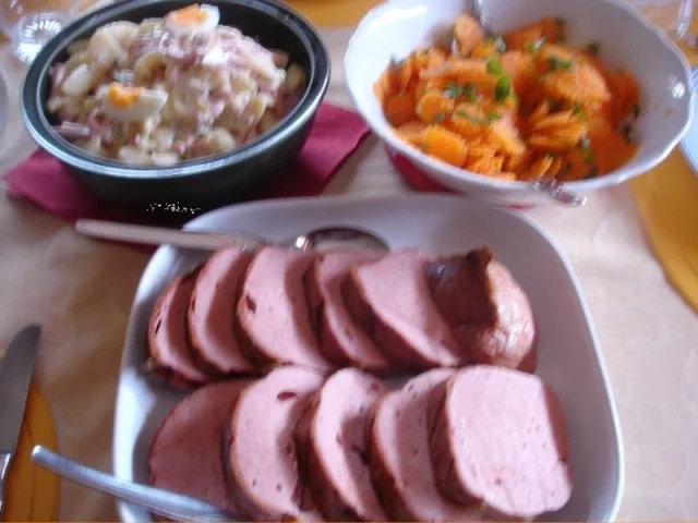 Warmer Leberkäse mit schlesischen Kartoffelsalat und Möhrenblütensalat - Rezept - Bild Nr. 7
