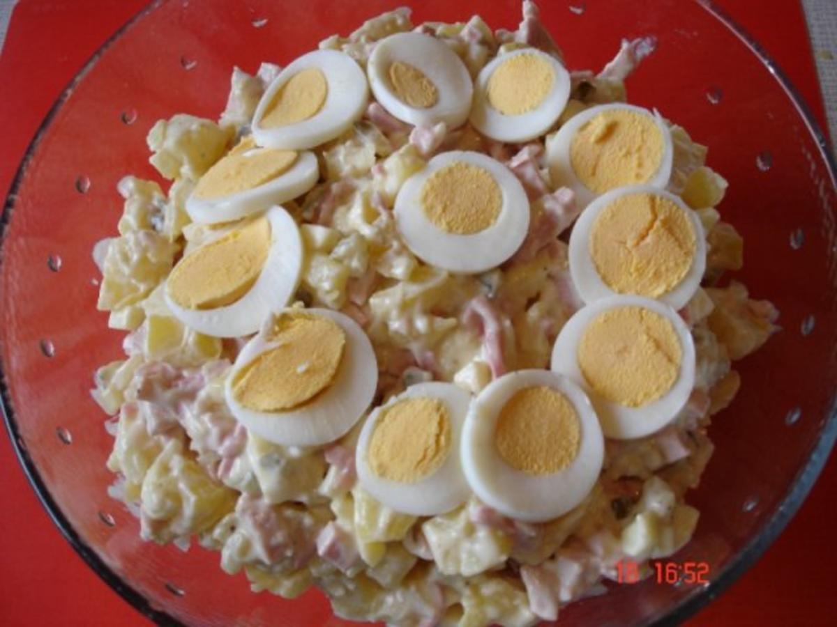 Warmer Leberkäse mit schlesischen Kartoffelsalat und Möhrenblütensalat - Rezept - Bild Nr. 6