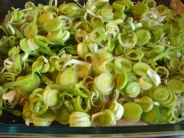 Rezept: Seelachsfilet unter Porree-Käsesauce-Haube Bild Nr. 3 Seelachsfilet unter Porree-Käsesauce-Haube - Rezept - Bild Nr. 3