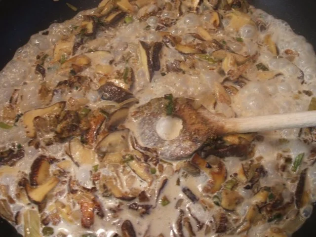 Pilze: Rotfußröhrlinge in Sahnesoße auf Pasta - Rezept - Bild Nr. 7