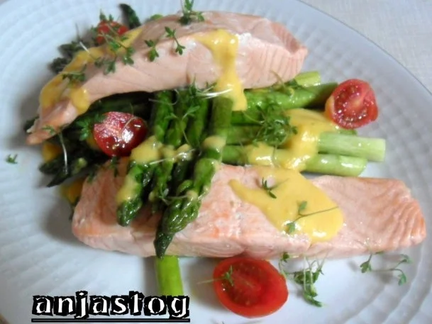 Grüner Spargel mit Lax und sosse Hollandaise - Rezept - Bild Nr. 2