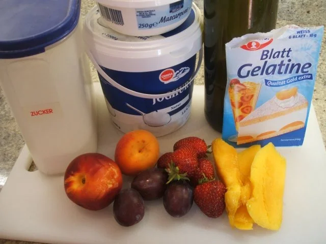 Rezept: Sülzen: Sommerfrüchte in Gelee auf Minz-Schaum Bild Nr. 2 Sülzen: Sommerfrüchte in Gelee auf Minz-Schaum - Rezept - Bild Nr. 2