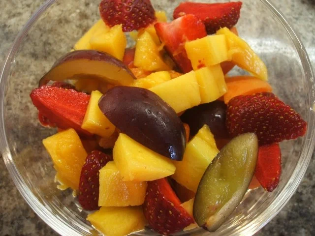 Rezept: Sülzen: Sommerfrüchte in Gelee auf Minz-Schaum Bild Nr. 3 Sülzen: Sommerfrüchte in Gelee auf Minz-Schaum - Rezept - Bild Nr. 3