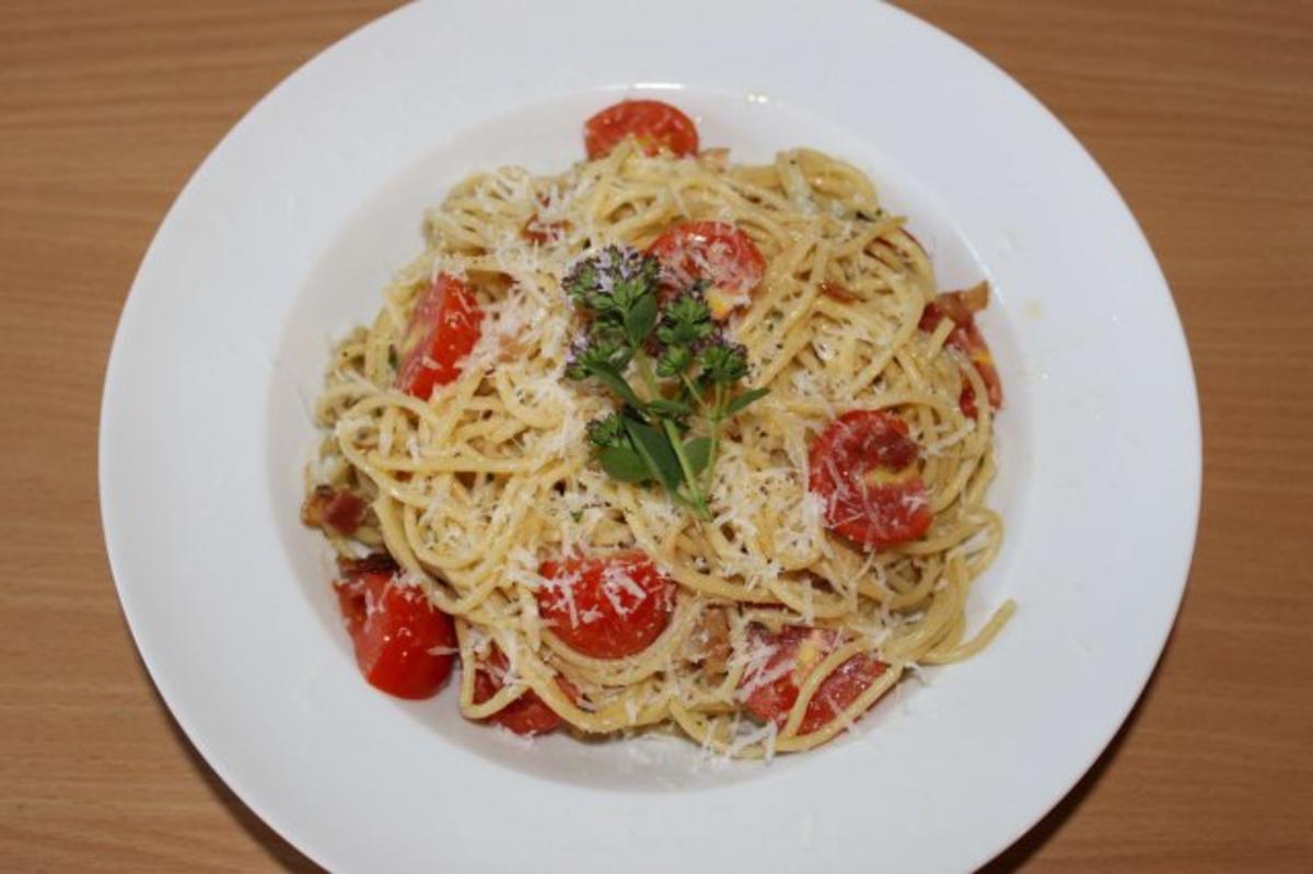 Spaghetti an Knoblauch-Bacon-Tomaten - Rezept