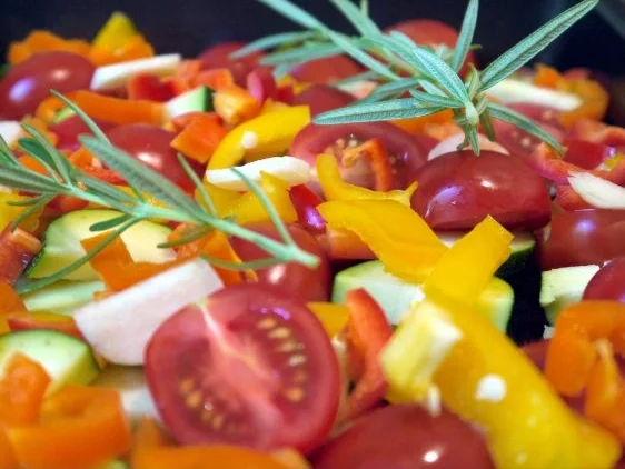 Ingwer-Huhn auf Gemüsebett - Rezept - Bild Nr. 7