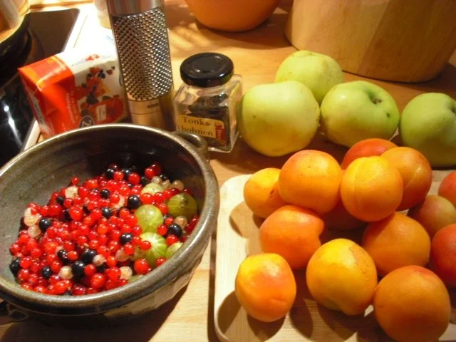 Beeren-Aprikosen-Apfel-Marmelade - Rezept