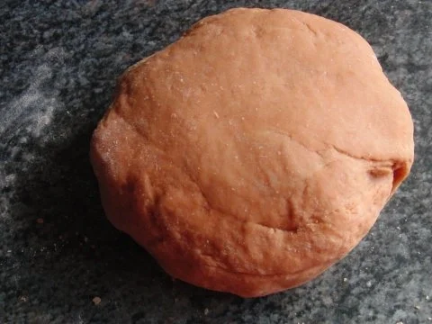 Selbstgemachte orangefarbene Tagliatelle mit Thunfisch,Tomaten und Erbsen - Rezept - Bild Nr. 3