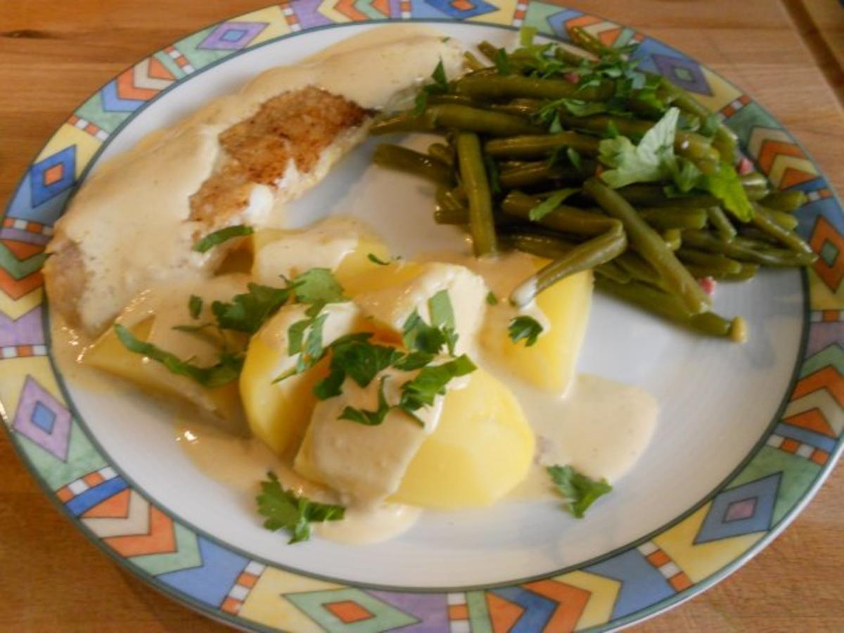 Kabeljaufilet in Sahne-Senf-Soße mit grünen Speckbohnen und ...