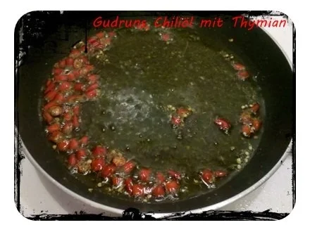 Rezept: Öl: Chiliöl mit Thymian Bild Nr. 3 Öl: Chiliöl mit Thymian - Rezept - Bild Nr. 3