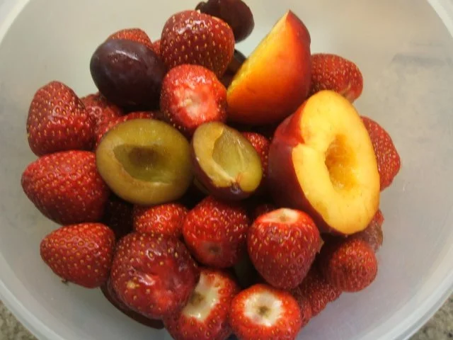 Rezept: Vorrat: Vielfruchtmarmelade - erdbeerlastig Bild Nr. 2 Vorrat: Vielfruchtmarmelade - erdbeerlastig - Rezept - Bild Nr. 2