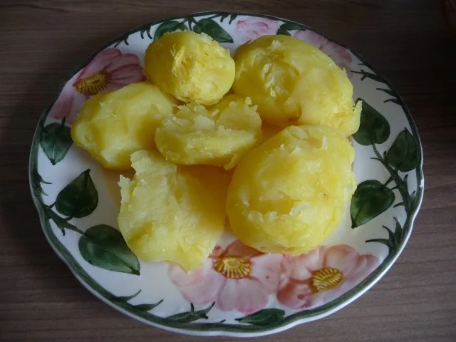 Rezept: Schmalhans - Küchenmeister : Pellkartoffeln mit Salat und Tzaziki Bild Nr. 5 Schmalhans - Küchenmeister : Pellkartoffeln mit Salat und Tzaziki - Rezept - Bild Nr. 5