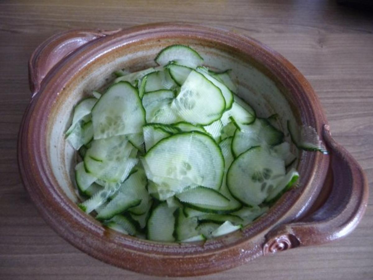 Schmalhans - Küchenmeister : Pellkartoffeln mit Salat und Tzaziki - Rezept - Bild Nr. 2