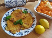 Käsepuffer mit Möhrenrohkostsalat - Rezept