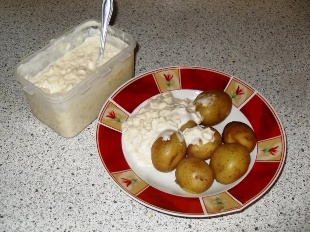 Speck-Zwiebel-Dip - Rezept