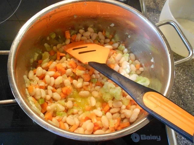 Sucuklu Kuru Fasulye weißer Bohnentopf in roter Soße und Sucuk - Rezept - Bild Nr. 10