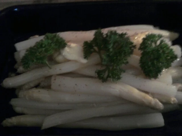 Rezept: Spargel mit Kochschinken, neuen Kartoffeln und Sauce Hollondaise Spargel mit Kochschinken, neuen Kartoffeln und Sauce Hollondaise - Rezept