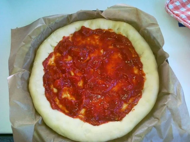 Rezept: Meine Lieblings Pizza mit Käserand... Bild Nr. 8 Meine Lieblings Pizza mit Käserand... - Rezept - Bild Nr. 8