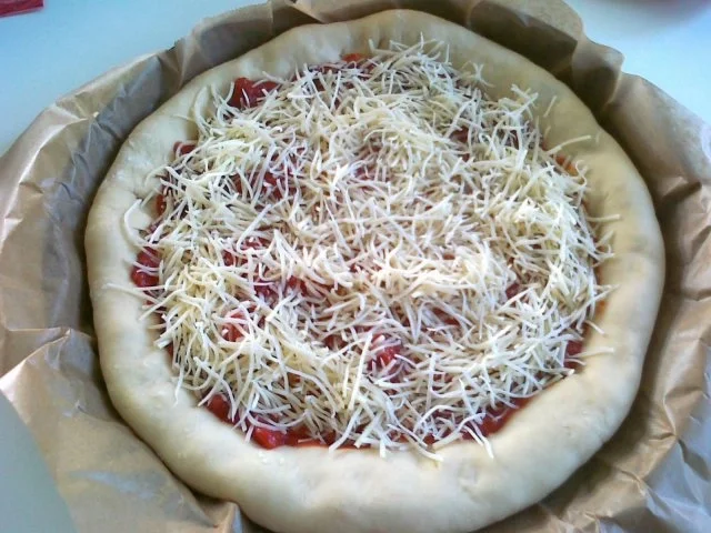 Rezept: Meine Lieblings Pizza mit Käserand... Bild Nr. 9 Meine Lieblings Pizza mit Käserand... - Rezept - Bild Nr. 9
