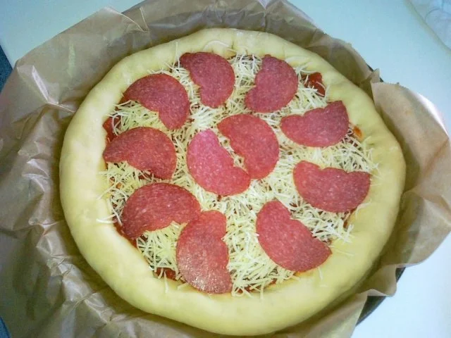 Rezept: Meine Lieblings Pizza mit Käserand... Bild Nr. 10 Meine Lieblings Pizza mit Käserand... - Rezept - Bild Nr. 10