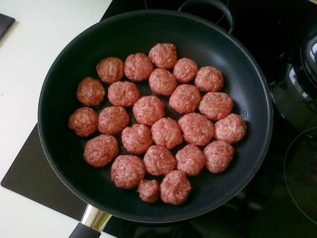 Nudeln mit Tomaten-Soße mit Hackfleischbällchen - Rezept - Bild Nr. 4