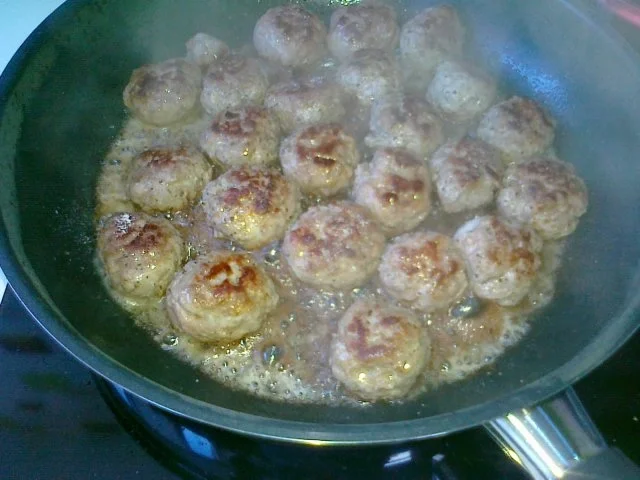 Nudeln mit Tomaten-Soße mit Hackfleischbällchen - Rezept - Bild Nr. 7