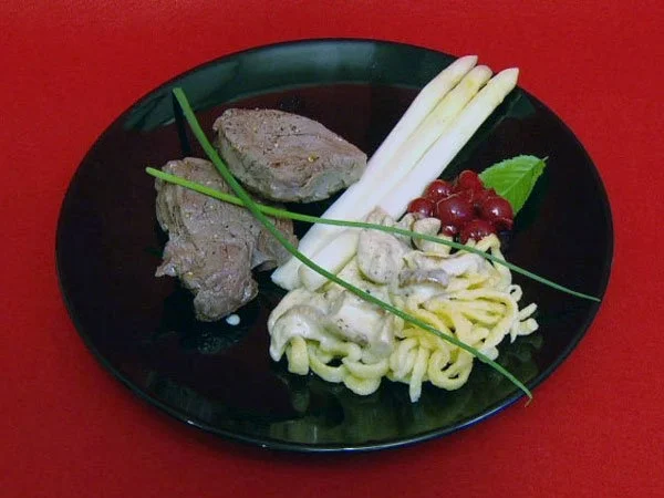 Filet vom Vorderwälder Rind nach Schwarzwälder Art, dazu Spätzle und Badischer Spargel - Rezept