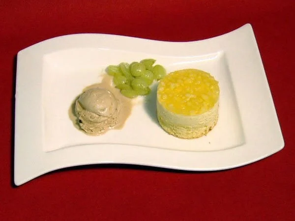 Apfel-Traubentörtchen mit hausgemachtem Haselnuss-Eis - Rezept