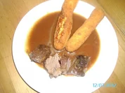 Rezept: Rehbraten in Rotweinsoรe mit Kroketten Rehbraten in Rotweinsoรe mit Kroketten - Rezept