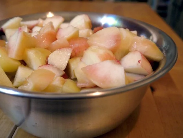 Samtige Marmelade aus Bergpfirsichen und Tonkabohne - Rezept - Bild Nr. 3