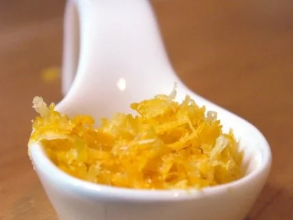 Zitronen-Honig-Ingwer-Creme mit Creme-Fraiche-Sauce - Rezept - Bild Nr. 2