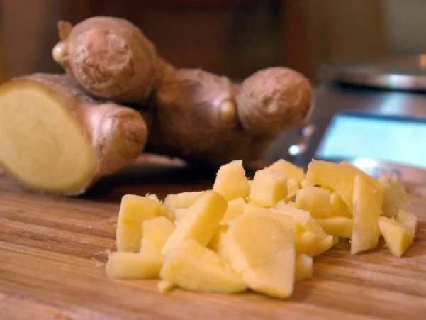 Zitronen-Honig-Ingwer-Creme mit Creme-Fraiche-Sauce - Rezept - Bild Nr. 4