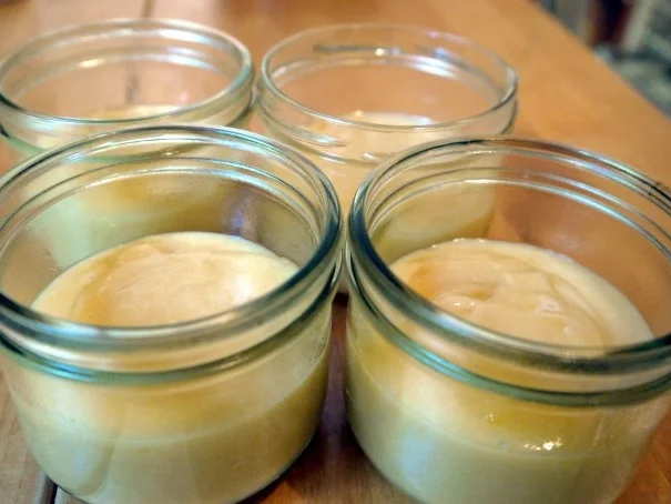 Zitronen-Honig-Ingwer-Creme mit Creme-Fraiche-Sauce - Rezept - Bild Nr. 9