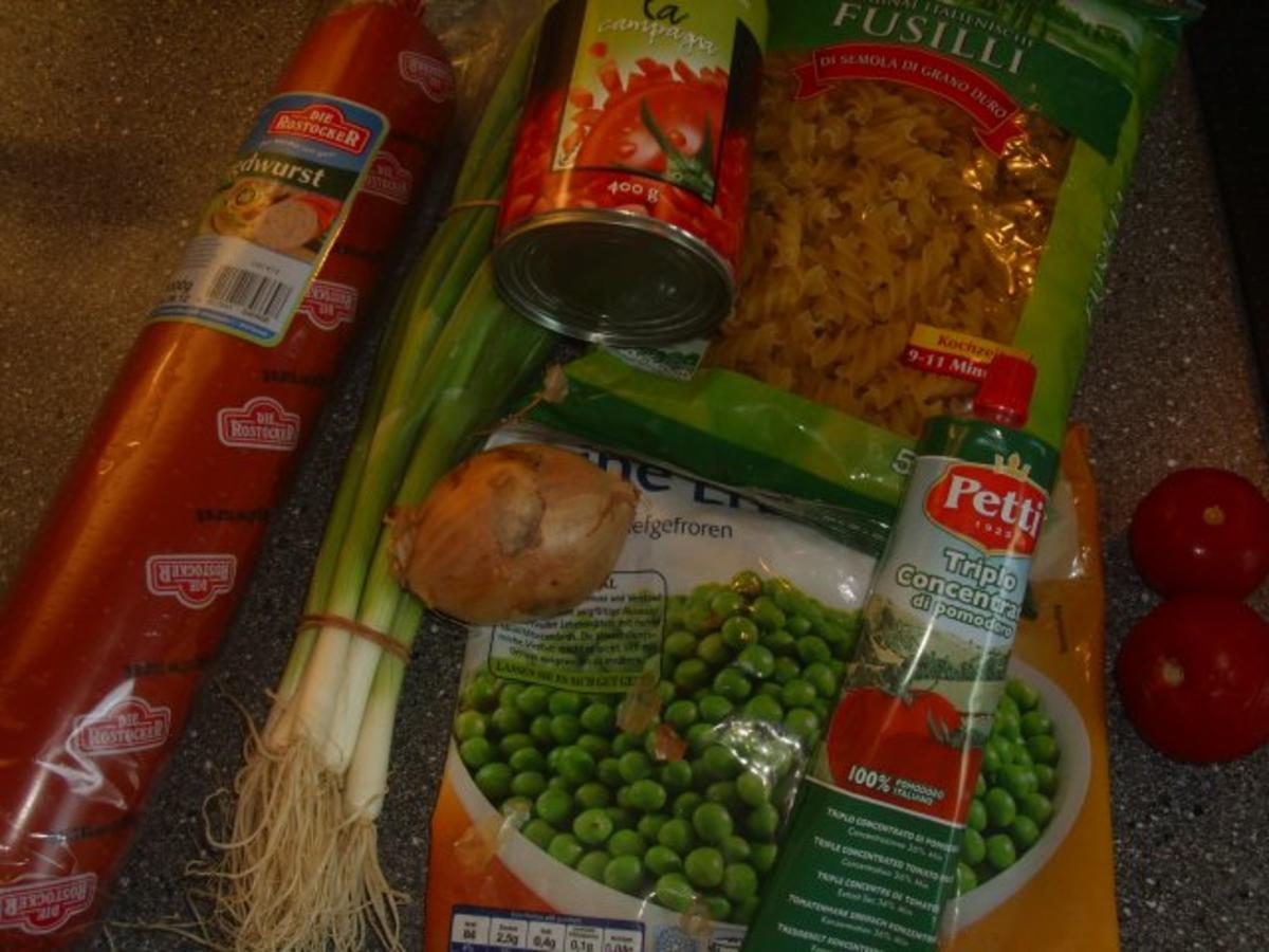 Schnelles Wurstgulasch mit Nudeln - einfach - von Hoenowbear