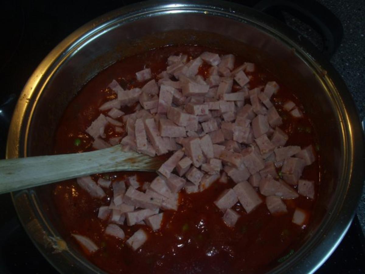 Schnelles Wurstgulasch mit Nudeln - einfach - von Hoenowbear